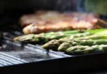 read this article to know how to grill asparagus in foil